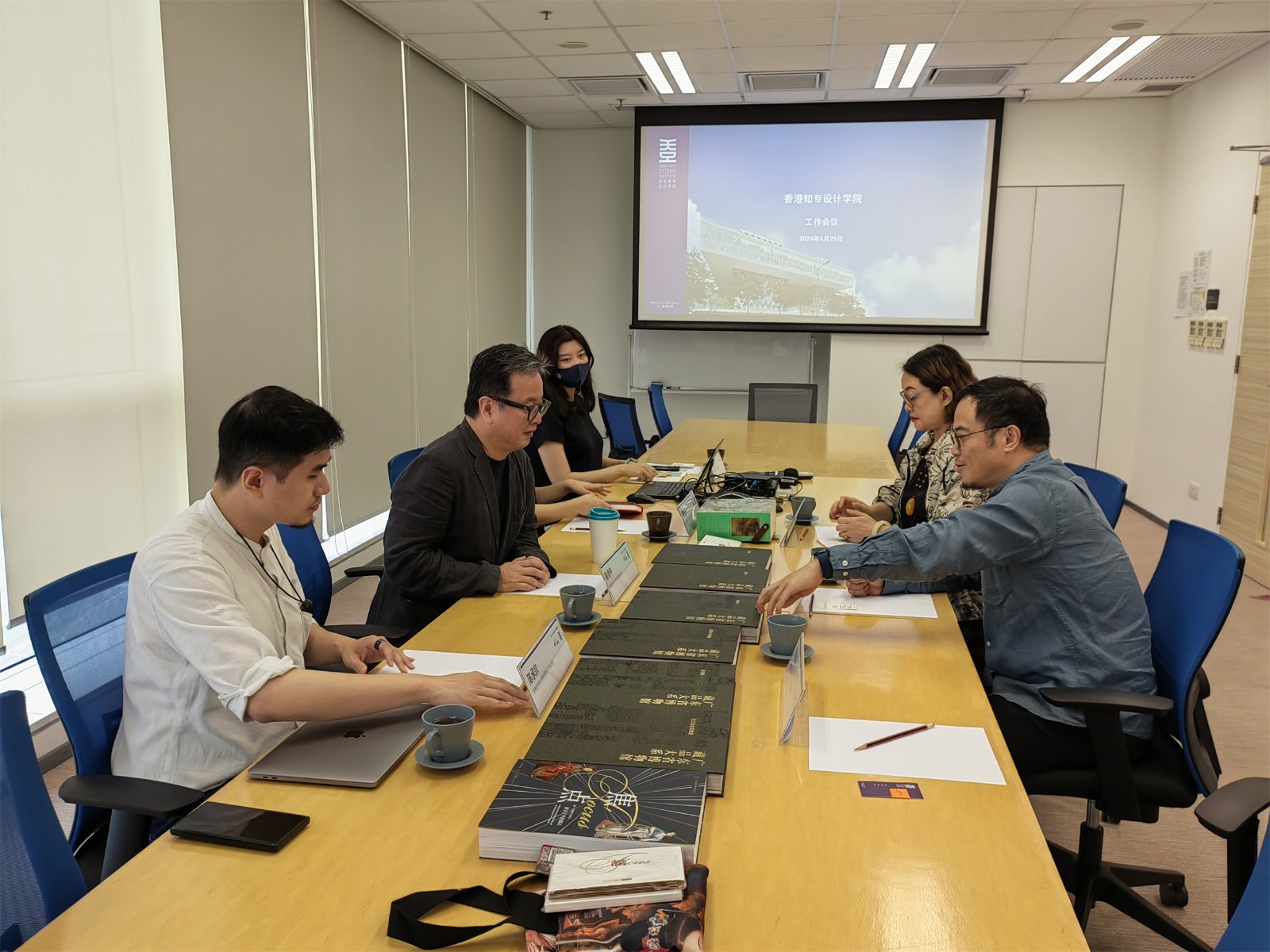 1714464323940 1714464323940